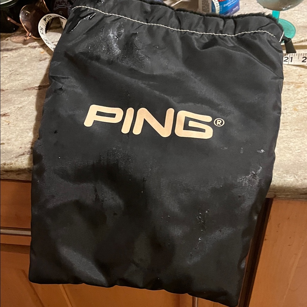 PING Black Carry Bag _ideal for carrying golf balls!!!!